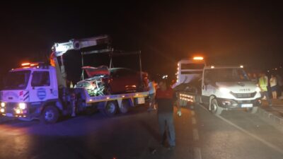 FETHİYE’DE İKİ OTOMOBİL KAFA KAFAYA