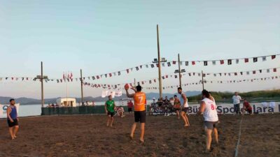 KÖYCEĞİZ’DE PLAJ HENTBOL TURNUVASI GÖSTERİ