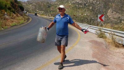 44 YILDIR MARMARİS’TE ÇÖP TOPLAYAN