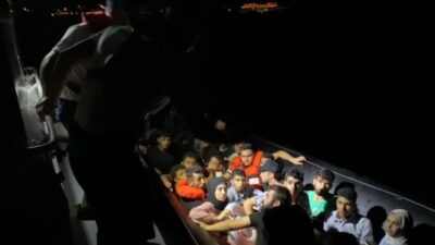 LASTİK BOTTA 32 DÜZENSİZ GÖÇMEN