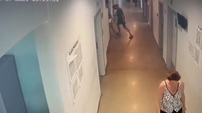KORİDORDA YAŞANAN KARGAŞA, GÜVENLİK KAMERASINA