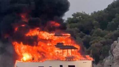 FETHİYE’DE TEKNE ALEVLERE TESLİM OLDU