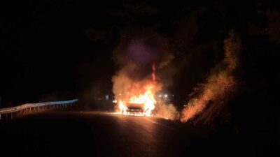 MARMARİS’TE OTOMOBİL ALEVLERE TESLİM OLDU