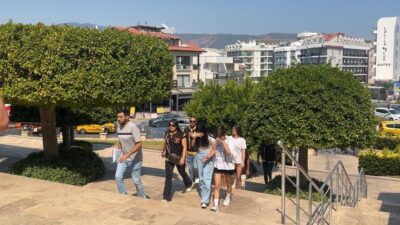 MUĞLA'NIN MARMARİS İLÇESİNDE, 2 KIZ