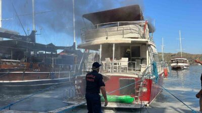 FETHİYE'DE TEKNE YANGINI