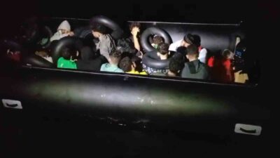 MİLAS AÇIKLARINDA 17 DÜZENSİZ GÖÇMEN