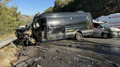 FETHİYE’DE 4 ARACIN KARIŞTIĞI KAZADA