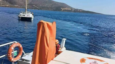 MAKİNE ARIZASI YAPAN KATAMARAN TEKNEYİ