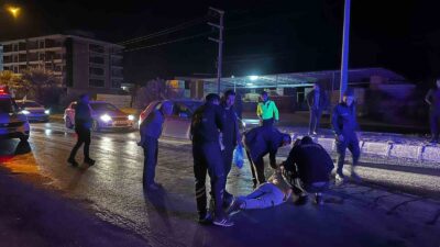 YOLA ATLAYAN KADINA OTOMOBİL ÇARPTI: