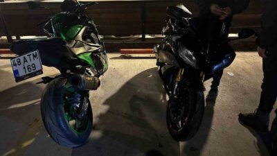 MİLAS’TA YARIŞ YAPAN ÜÇ MOTOSİKLETLİ