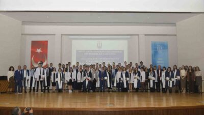 MSKÜ’DE DİŞ HEKİMİ ADAYLARI BEYAZ