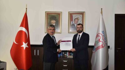 DR. ŞAMİL SEFERGİL'E “YILIN EĞİTİMCİSİ”