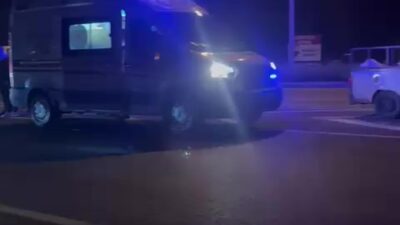 DENİZLİ’DE KARAYOLUNDAN KARŞIYA GEÇMEK İSTEYEN