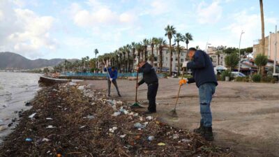 MARMARİS’TE FIRTINA SONRASI TEMİZLİK YAPILDI