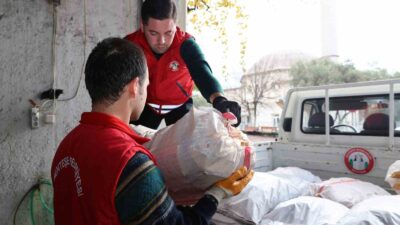 MENTEŞE BELEDİYESİ’NDEN İHTİYAÇ SAHİPLERİNE YAKACAK