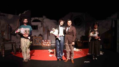 MARMARİS’TE İZLEYİCİLER KONSERDEN SONRA TİYATRO