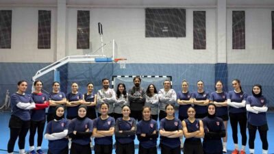 ÜMİT MİLLİ KADIN HOKEY TAKIMI’NA