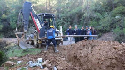 İKİZKÖY’DE İÇME SUYU HATLARI YENİLENİYOR