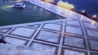 İZMİR’DE YAŞAYAN DEVRİM DEMİR (54),