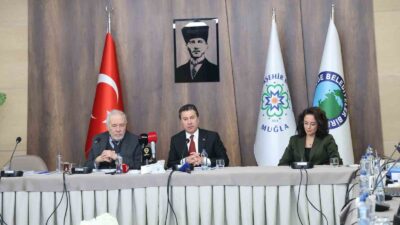 TARİHÇİ PROF. İLBER ORTAYLI KÜTÜPHANESİNİ