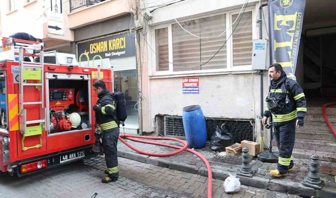Çatı yangını itfaiyeyi seferber etti Muğla’nın Menteşe ilçesinde bir