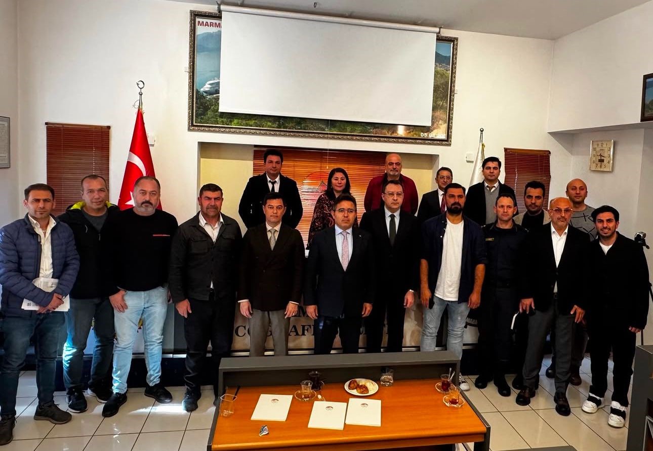 Marmaris Barlar Sokağı için ilçe protokolü sokak esnafı ile  toplantı yaptı