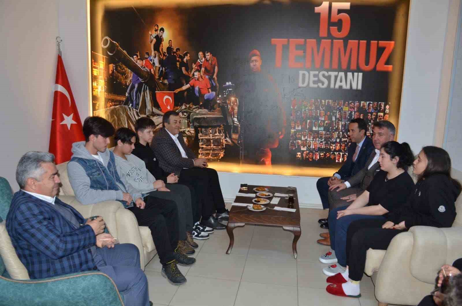 Kaymakam Yakuta, öğrencilerle iftar programında buluştu Dalaman Kaymakamı Mesut Yakuta,