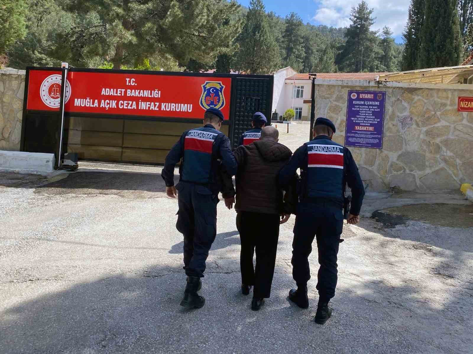 24 yıl kesinleşmiş hapis cezası bulunan şahıs yakalandı Muğla İl Jandarma Komutanlığınca