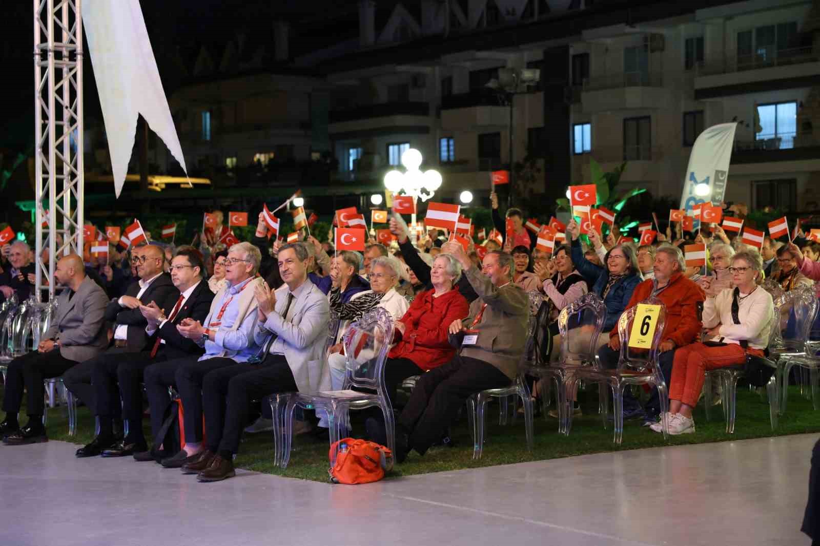 Avusturyalı Turistlere ‘Hoş geldiniz’ partisi Marmaris’te 31 yıl sonra