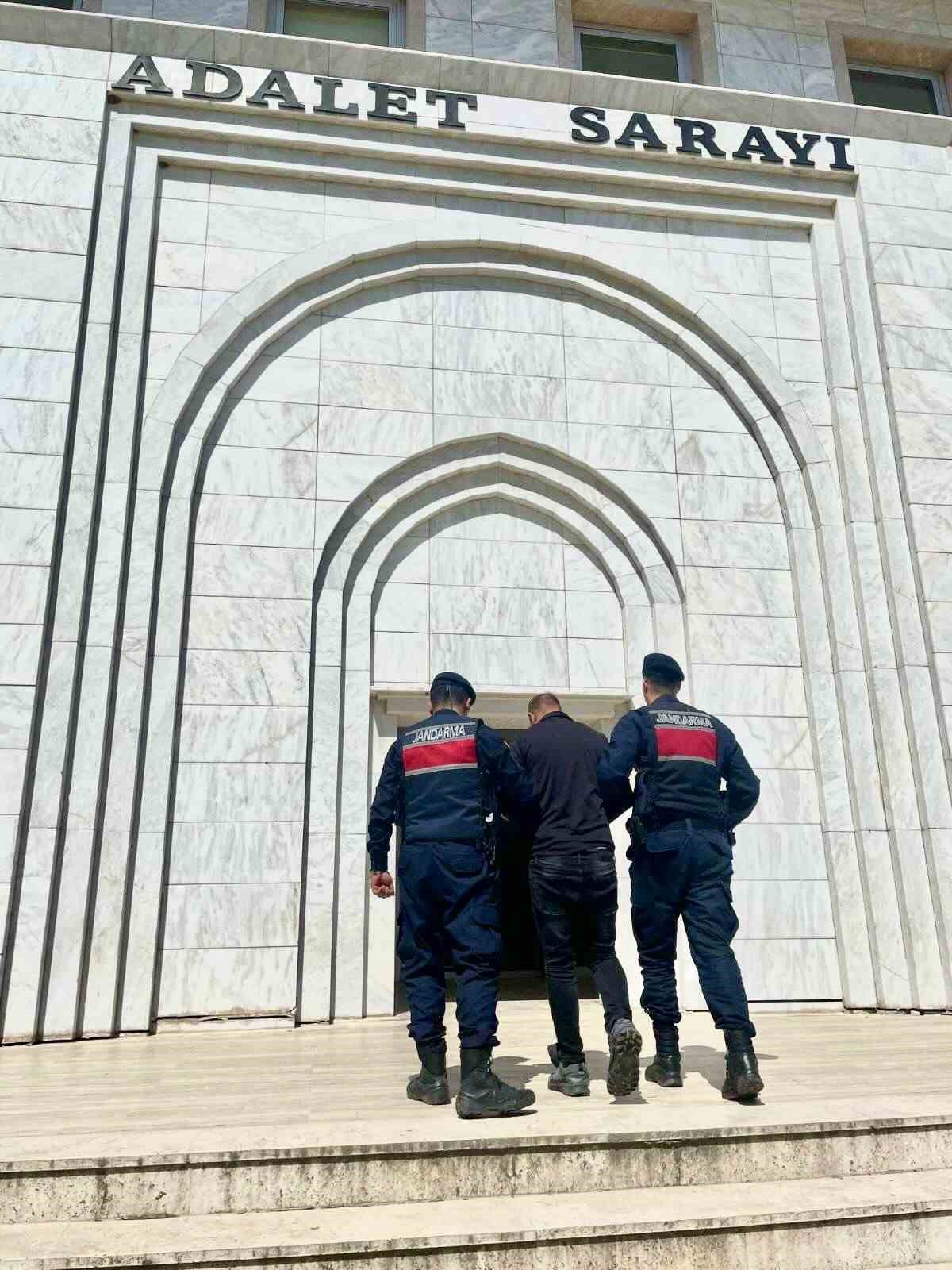 Aranan şahıs jandarmadan kaçamadı Muğla’nın Milas ilçesinde 3