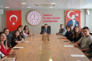 “Bir Kitap Bir İnsan” projesi kapsamında öğrencilerin değerli eserleri ödüllendirildi