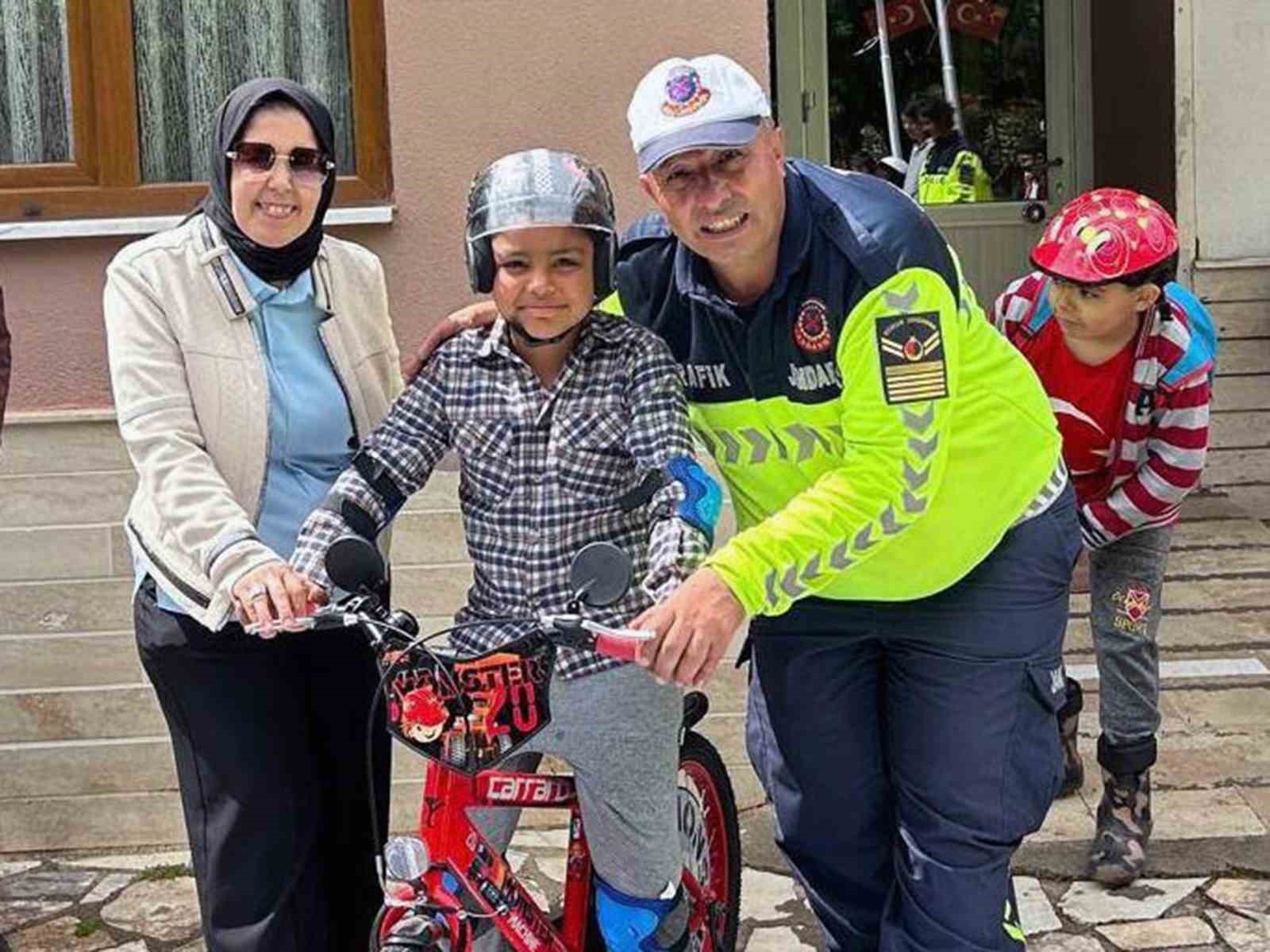 Jandarmadan özel bireylere eğitim Muğla İl Jandarma Trafik