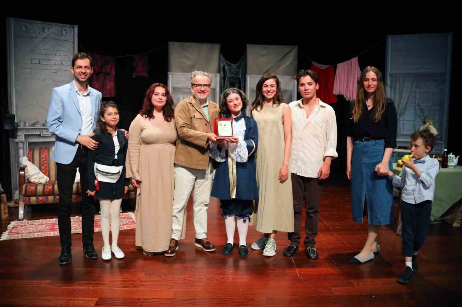 Menteşe Belediye Tiyatrosu’ndan uluslararası festivalde İngilizce oyun Menteşe Belediye Tiyatrosu, Süleyman