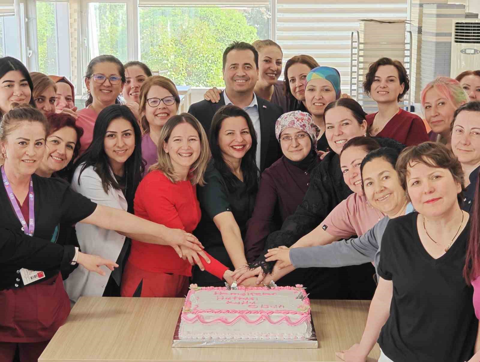 Menteşe Devlet Hastanesinde sağlık sektörünün meleklerine pastalı kutlama 12-18 Mayıs Hemşireler Haftası