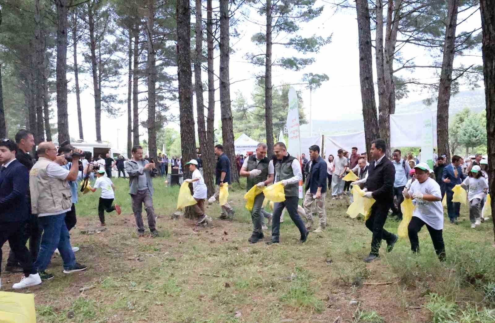 Yarım saatte 580 kilo çöp toplandı Tarım ve Orman Bakanlığı