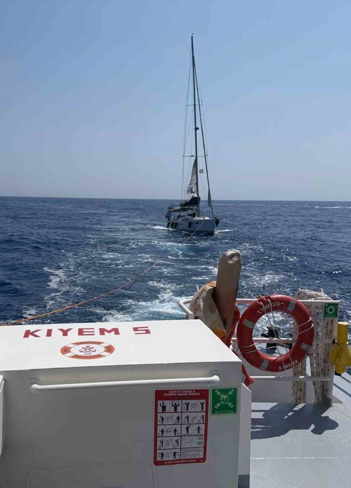 Fethiye’de makine arızası nedeniyle sürüklenen tekne kurtarıldı Muğla’nın Fethiye ilçesi açıklarında