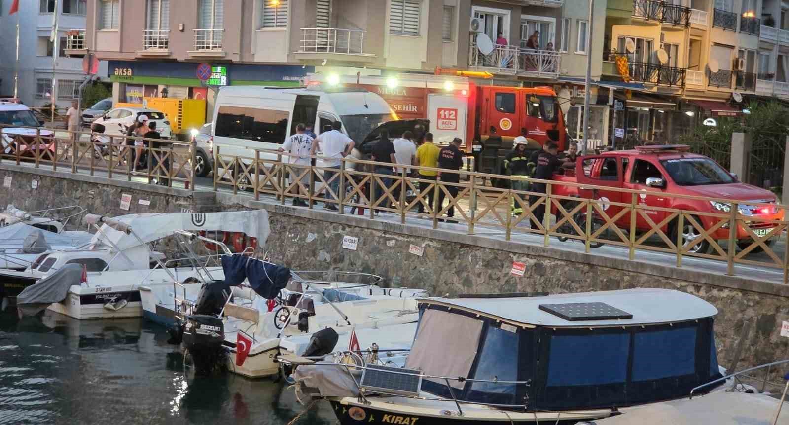 Marmaris’te minibüs yandı, can kaybı ve yaralı yok Muğla’nın Marmaris ilçesinde turistleri