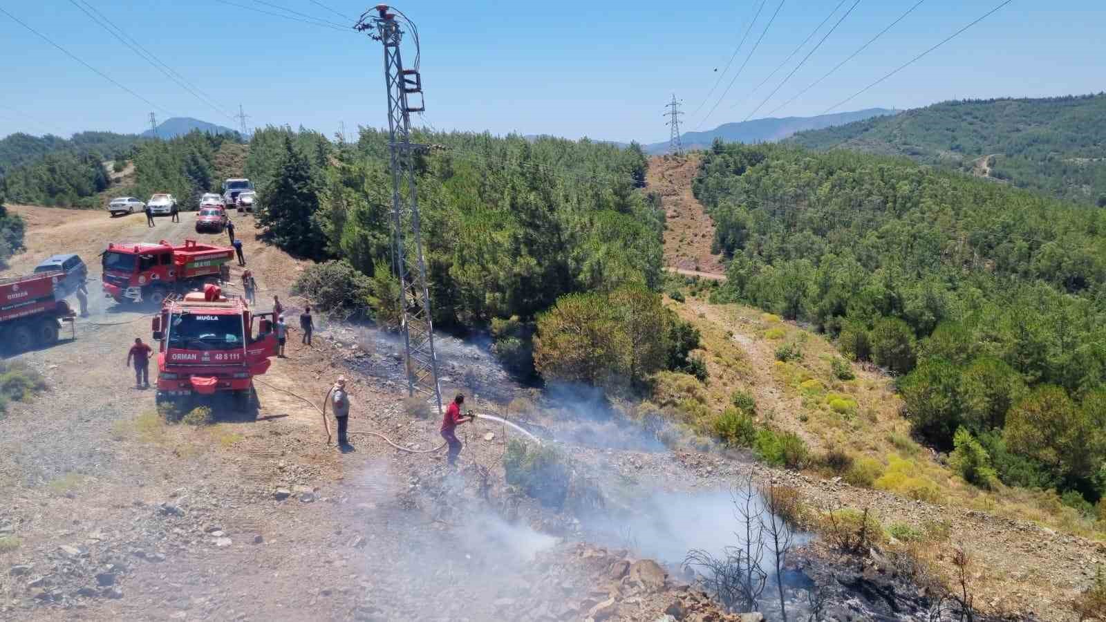 Marmaris’teki orman yangını büyümeden söndürüldü Muğla’nın Marmaris ilçesinde çıkan