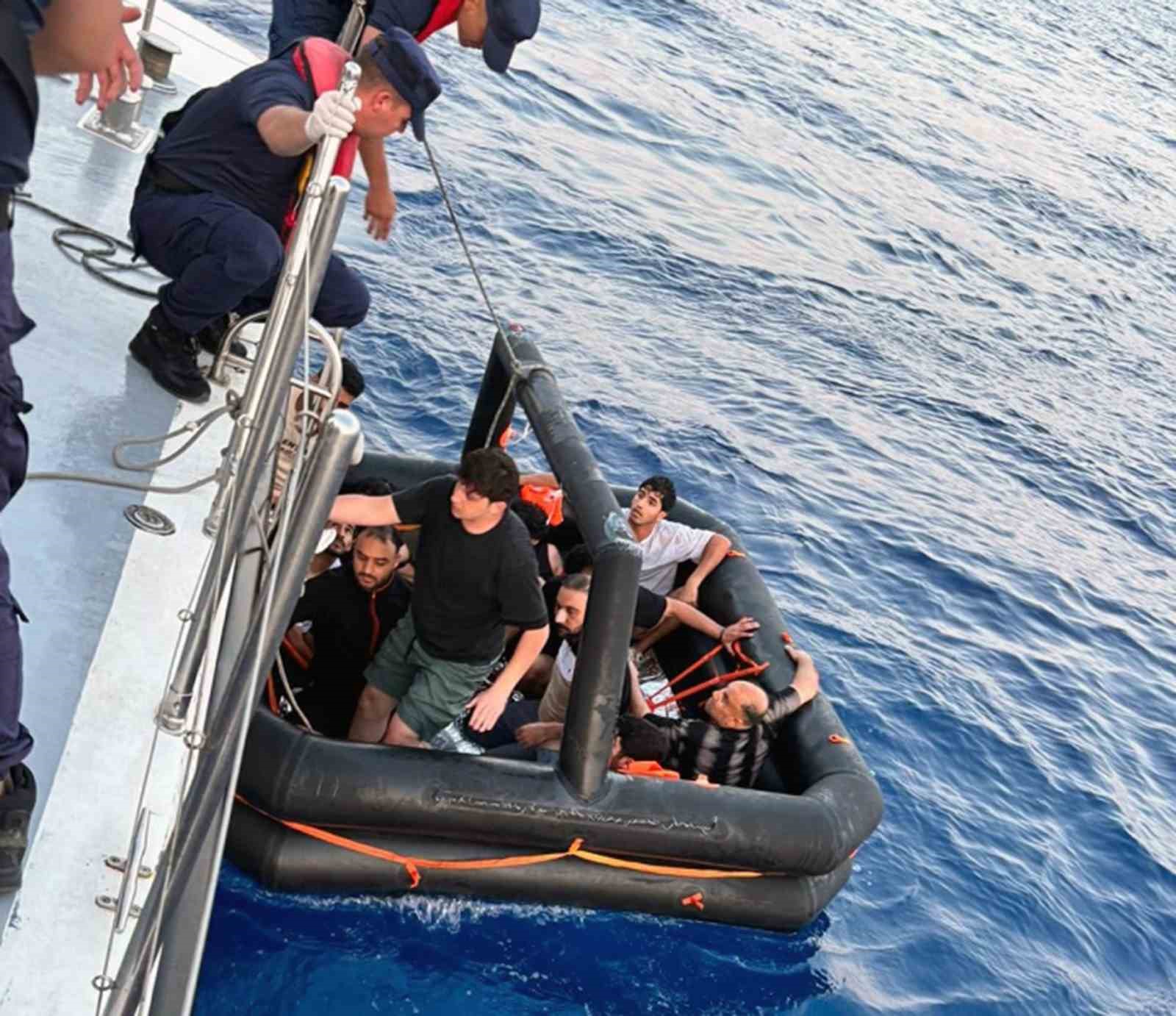 Yunanistan’ın geri ittiği can salında bir göçmen kaçakçılığı şüphelisi yakalandı Muğla’nın Marmaris ilçesi açıklarında