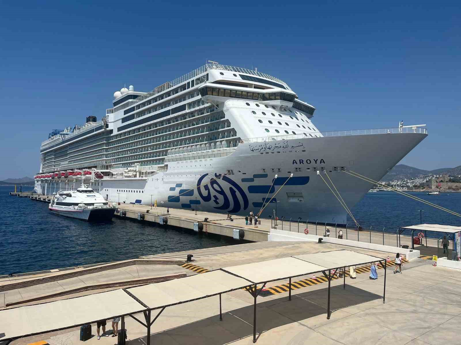 Aroya Bodrum’a 608 yolcu getirdi Muğla’nın Bodrum ilçesine gelen