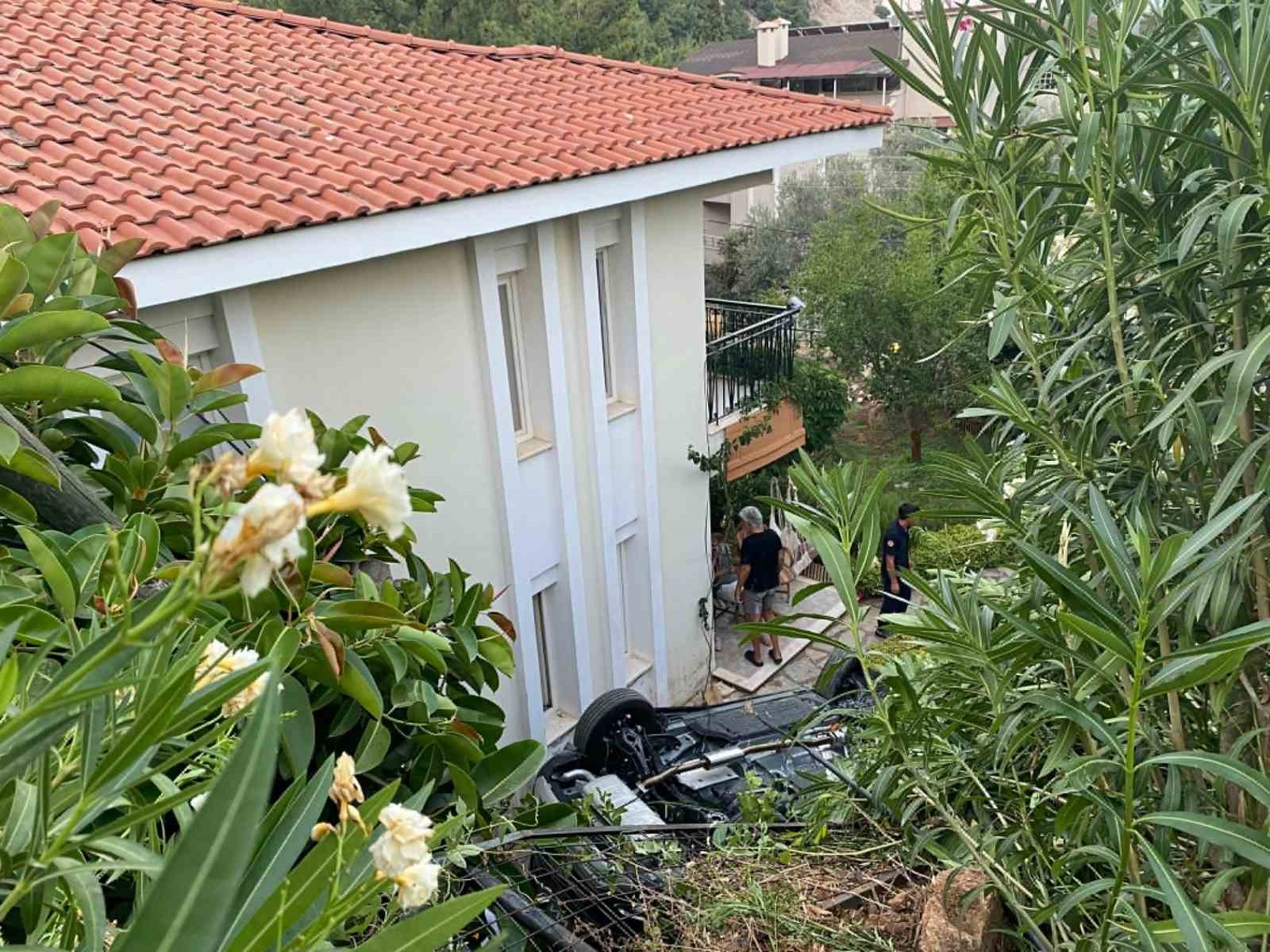 Marmaris’te otomobil evin bahçesine uçtu: 1 ölü, 4 yaralı Muğla’nın Marmaris ilçesine bağlı