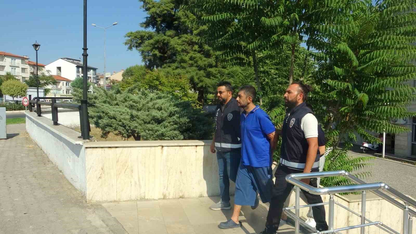 Muğla’da polis araçlarına zarar veren şahıs tutuklandı Muğla’nın Menteşe ilçesinde yasaklı