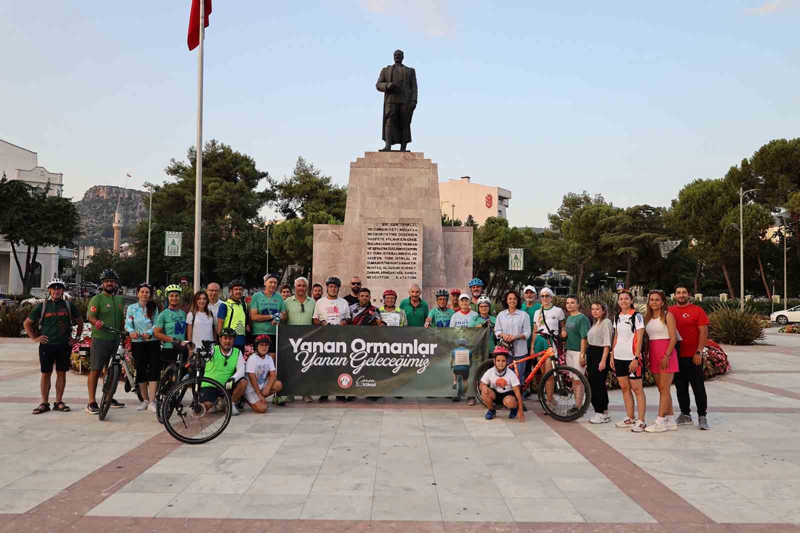 Bisikletçiler orman yangınlarına dikkat çekmek için pedalladı Menteşe Belediyesi ve Muğla
