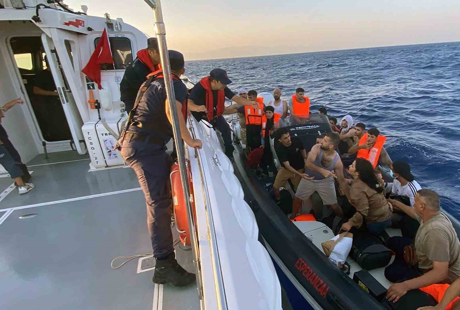 Marmaris açıklarında 2 göçmen kaçakçısı yakalandı Muğla’nın Marmaris ilçesi açıklarında