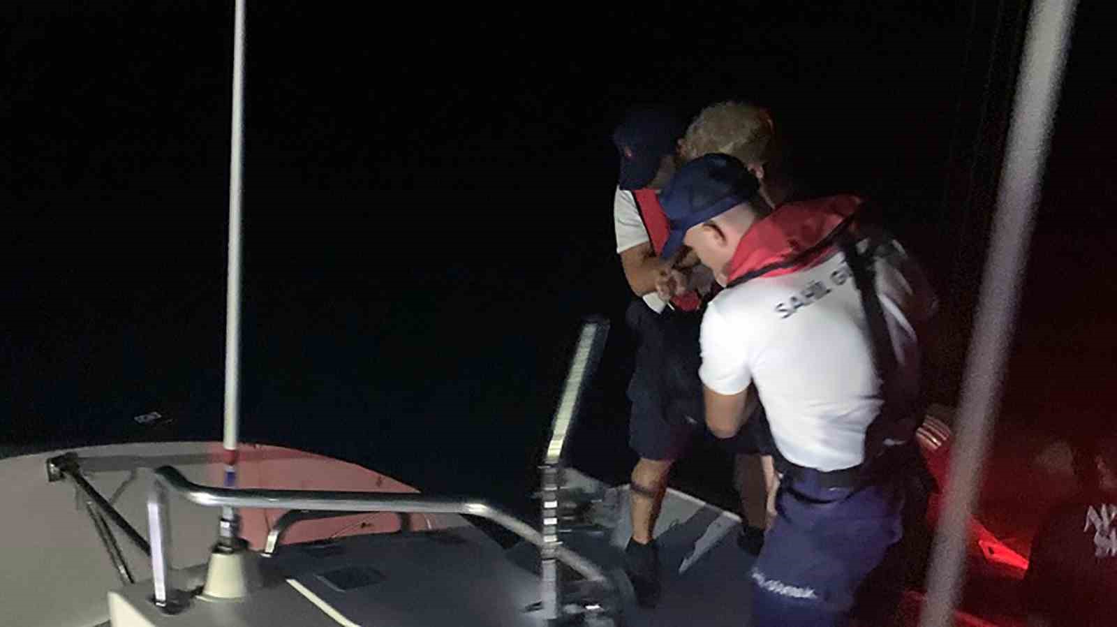 Ticari yatta yaralanan vatandaşa tıbbi tahliye Muğla’nın Marmaris ilçesi açıklarında