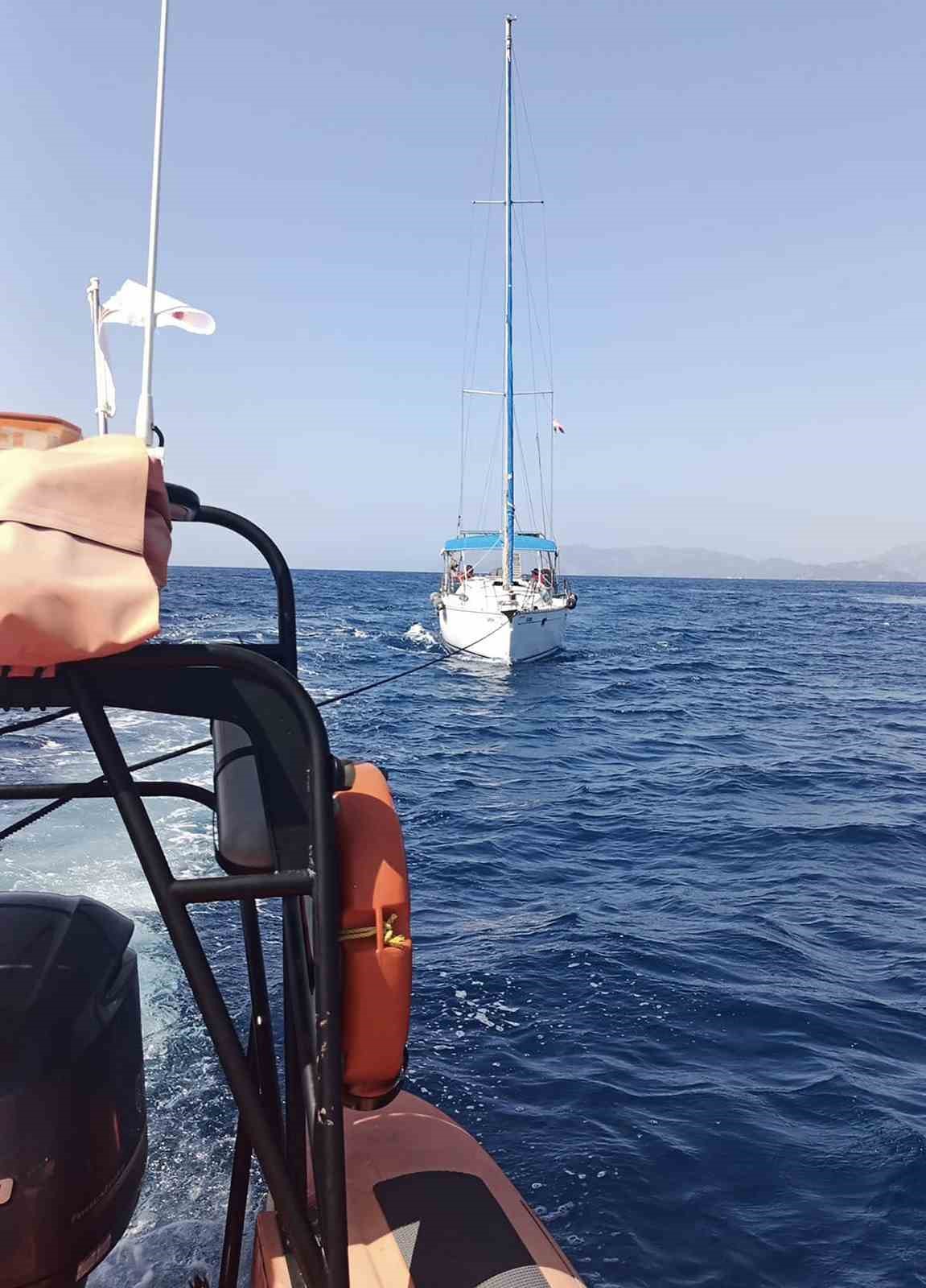 Fethiye açıklarında arızalanan yelkenli tekne kurtarıldı Muğla’nın Fethiye ilçesi açıklarında