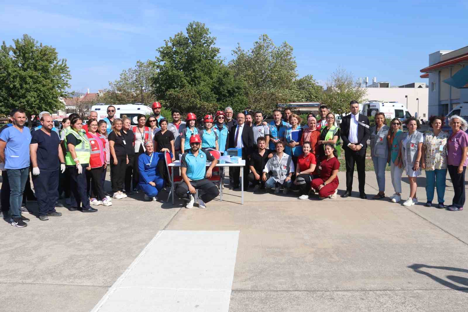 Fethiye Devlet Hastanesi bahçesinde
