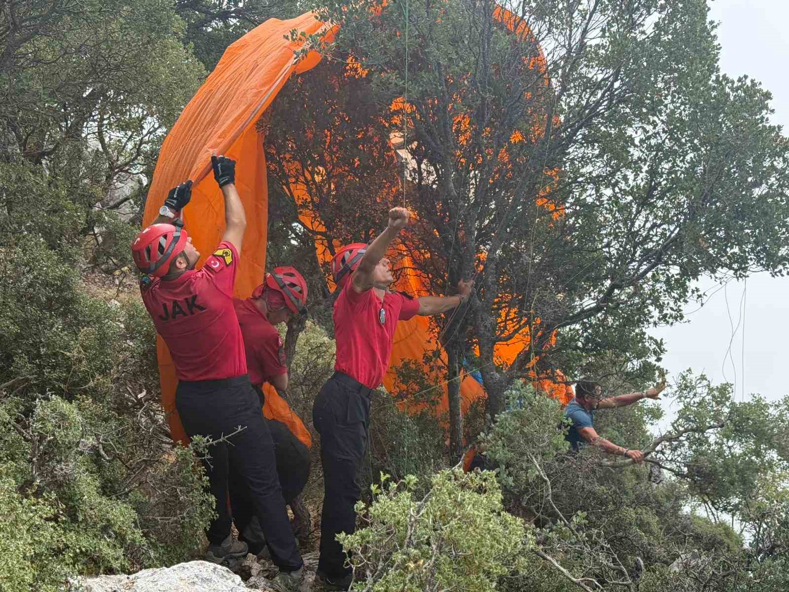 Fethiye’de tandem uçuş yapan
