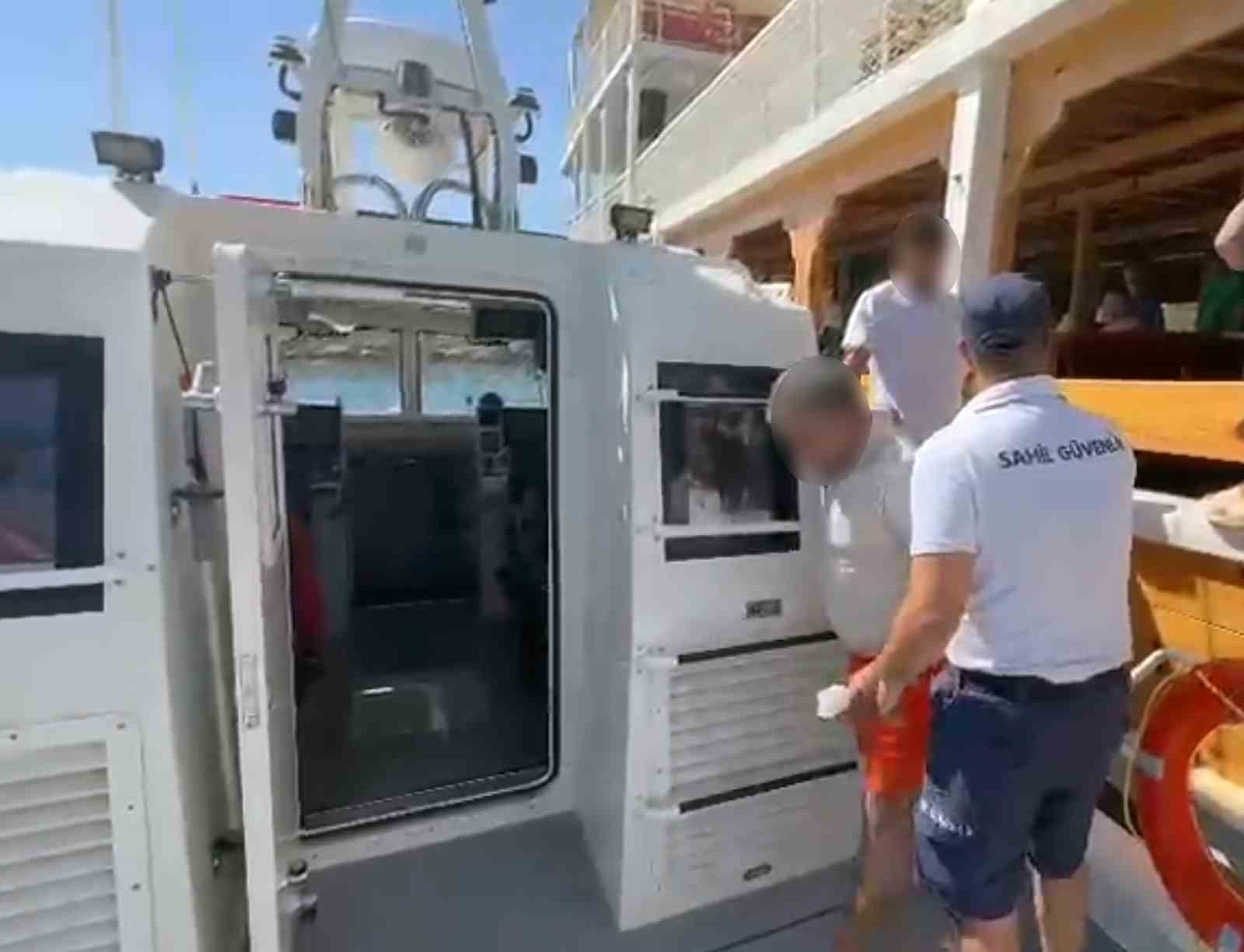 Gökova Körfezinde gezi teknesinde yaralanan vatandaşa tıbbi tahliye Muğla’nın Ula ilçesi Gökova