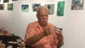 “Yaşam kaynağım” dediği denizden topladığı kabukları esere dönüştürdü